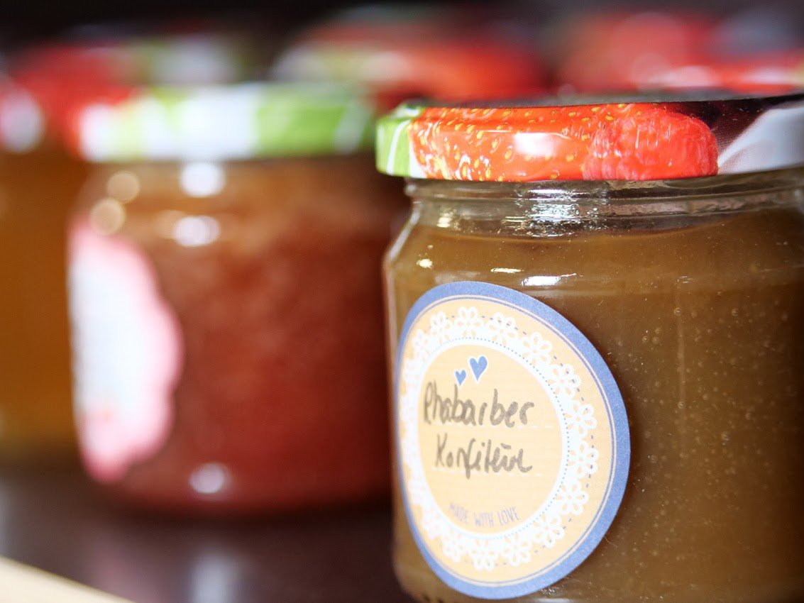 Konfiglas aus lokalen Früchten