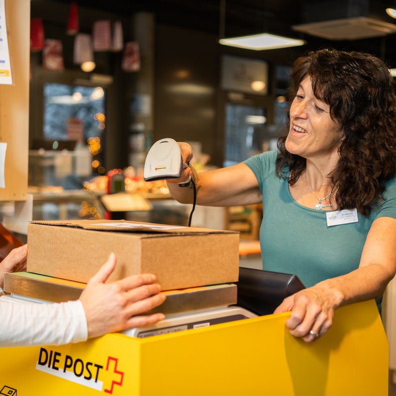 Poststelle Dorfladen Frauenkappelen Paket entgegen nehmen